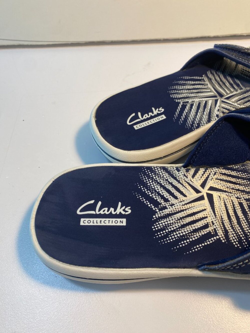Clarks Cloudsteppers Flip Flops - Picture 3 of 5